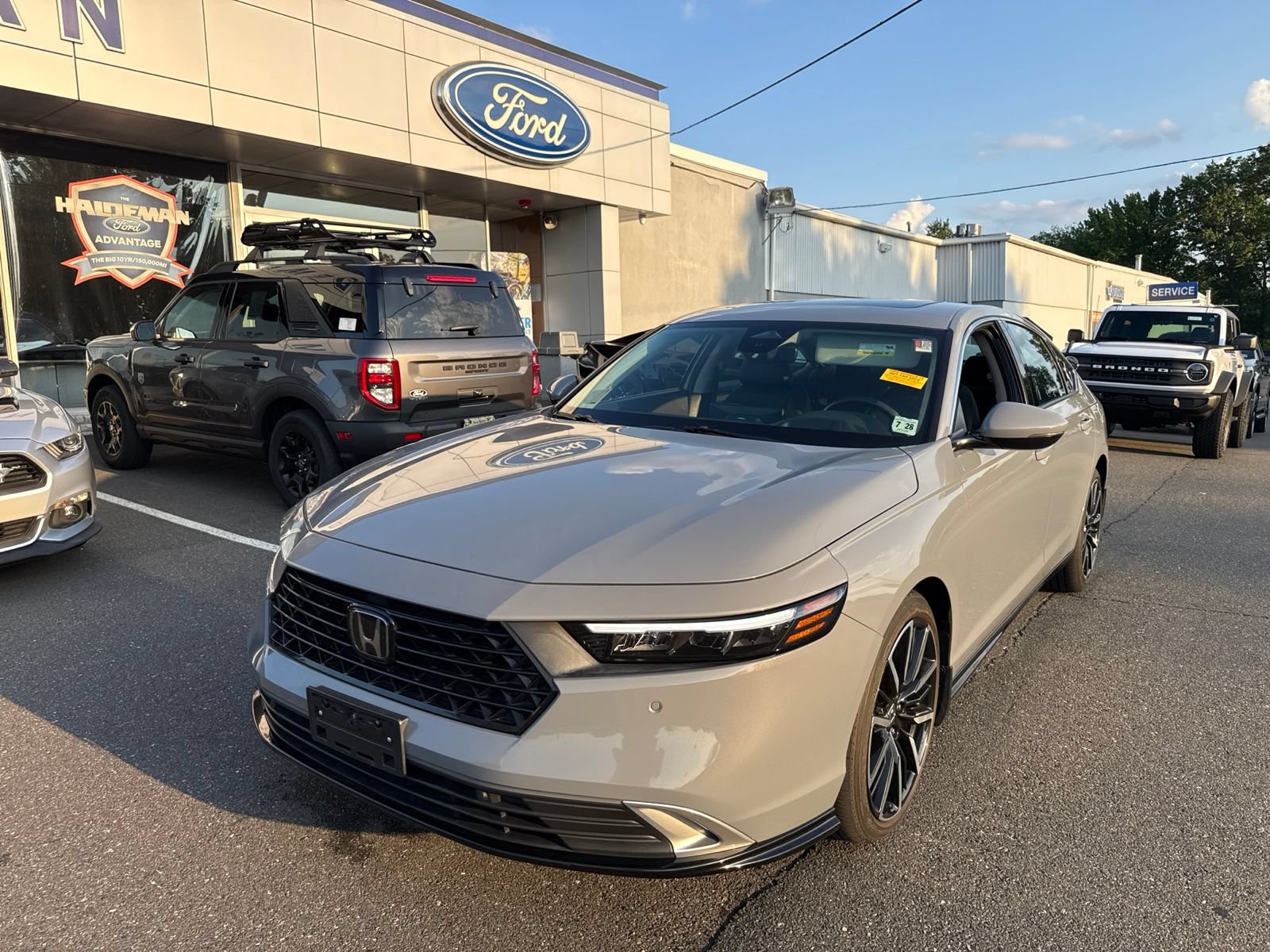Used 2023 Honda Accord Touring image 2