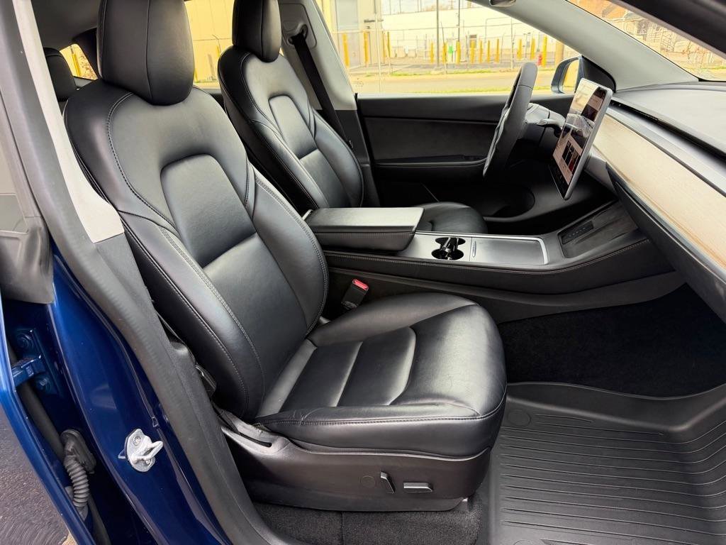 Used 2022 Tesla Model Y Long Range image 19