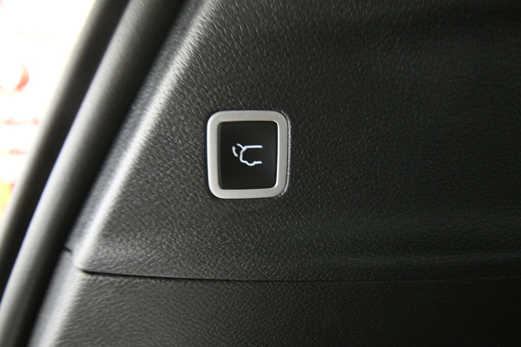 Used 2025 Chrysler Pacifica Limited FWD image 27