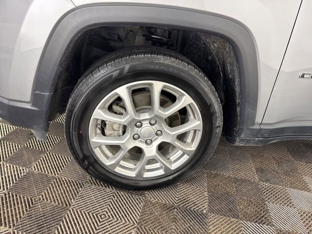 Used 2023 Jeep Compass Latitude image 29