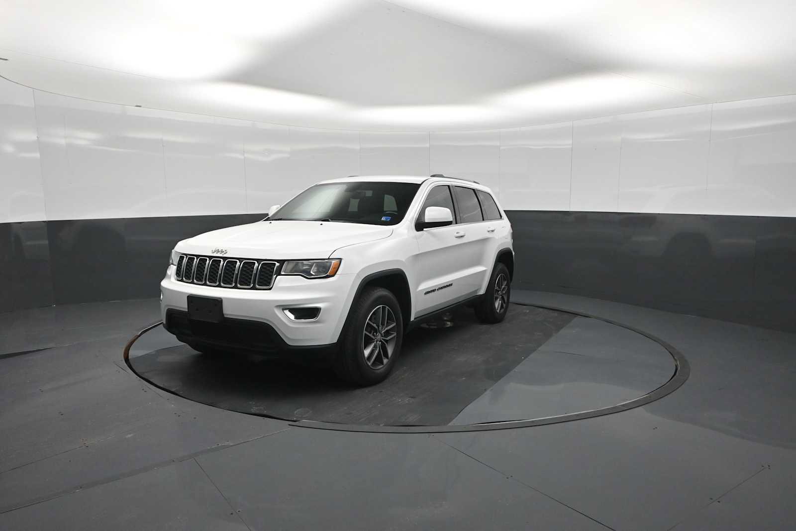 Used 2018 Jeep Grand Cherokee Laredo AWD/4WD image 70