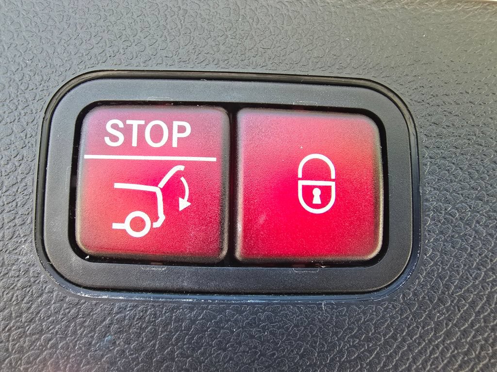 Used 2020 Mercedes-Benz GLC 300 4MATIC image 19