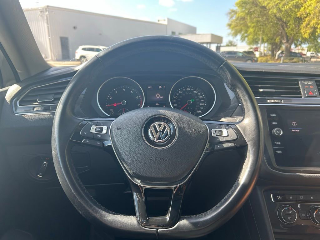 Used 2019 Volkswagen Tiguan SE w/ Panoramic Sunroof Package image 19