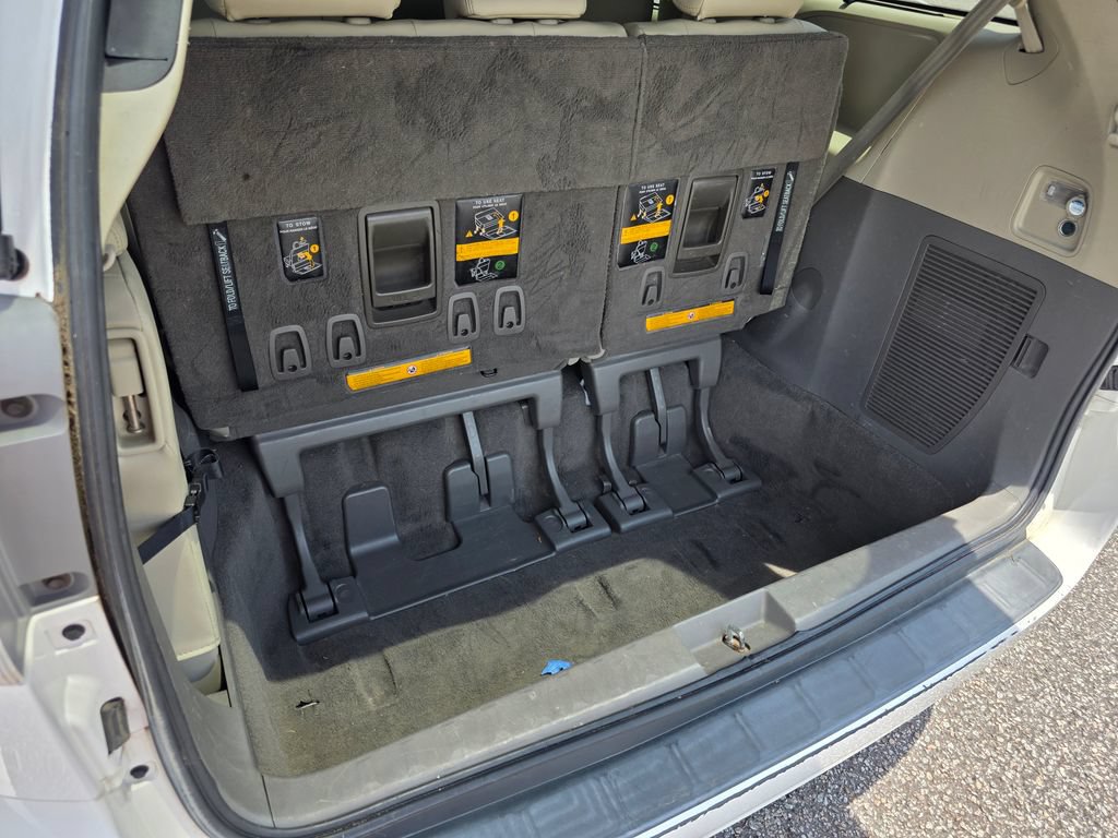 Used 2011 Toyota Sienna XLE FWD image 34
