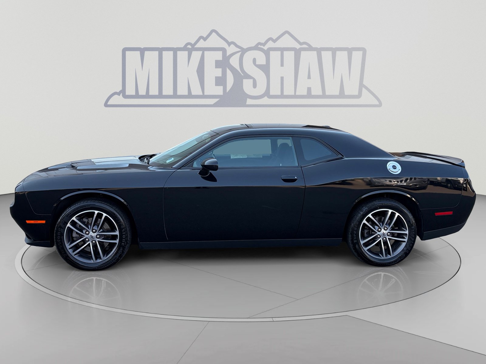 Used 2019 Dodge Challenger SXT AWD/4WD image 2