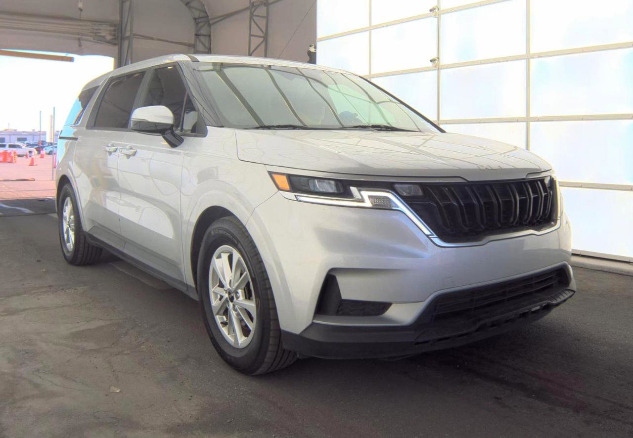 Used 2022 Kia Carnival LX image 4