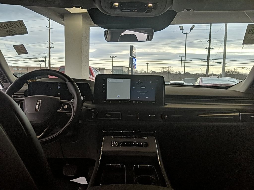 Used 2025 Lincoln Aviator AWD image 14