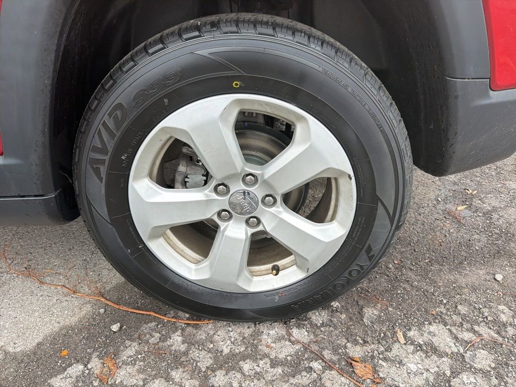 Certified 2021 Jeep Compass Latitude image 31