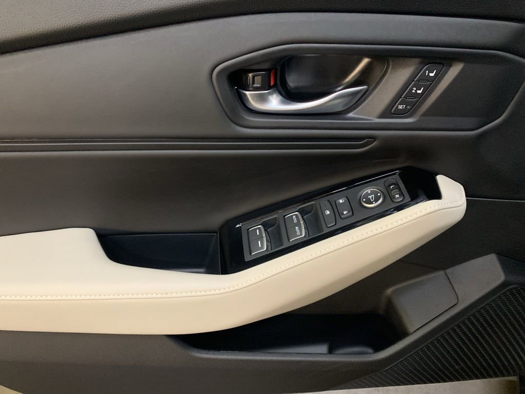 Used 2025 Honda Accord Touring image 11