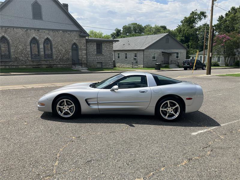 Used 2002 Chevrolet Corvette Coupe w/ Preferred Equipment Group2 image 4