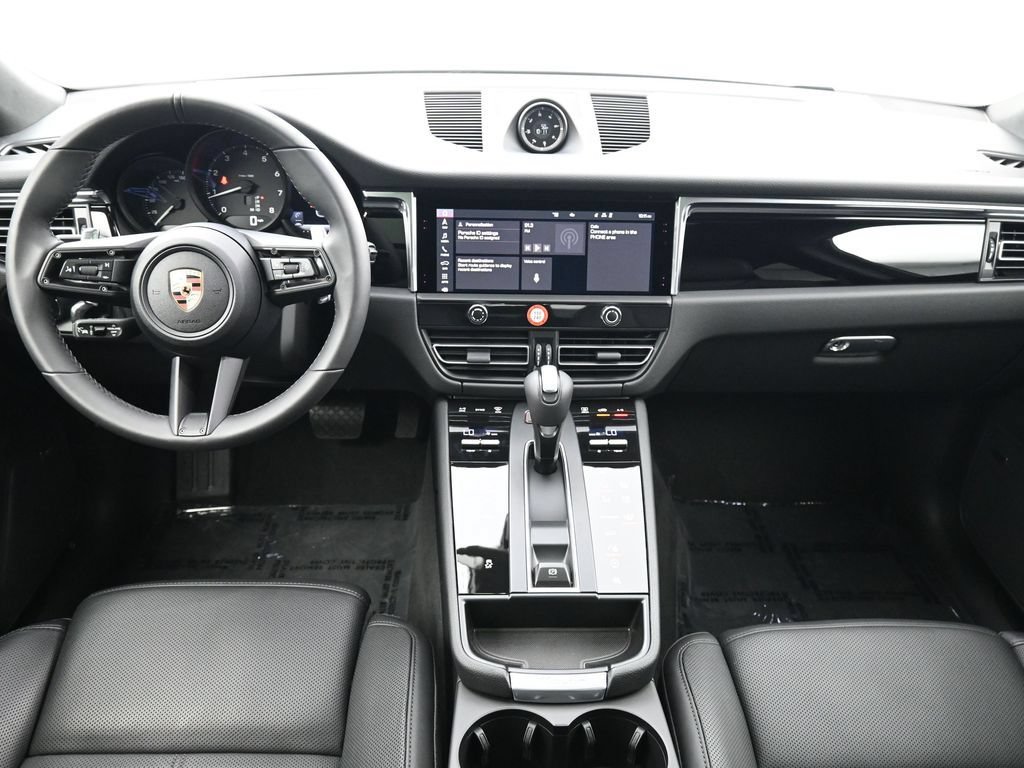 Certified 2025 Porsche Macan Turbo AWD/4WD image 6