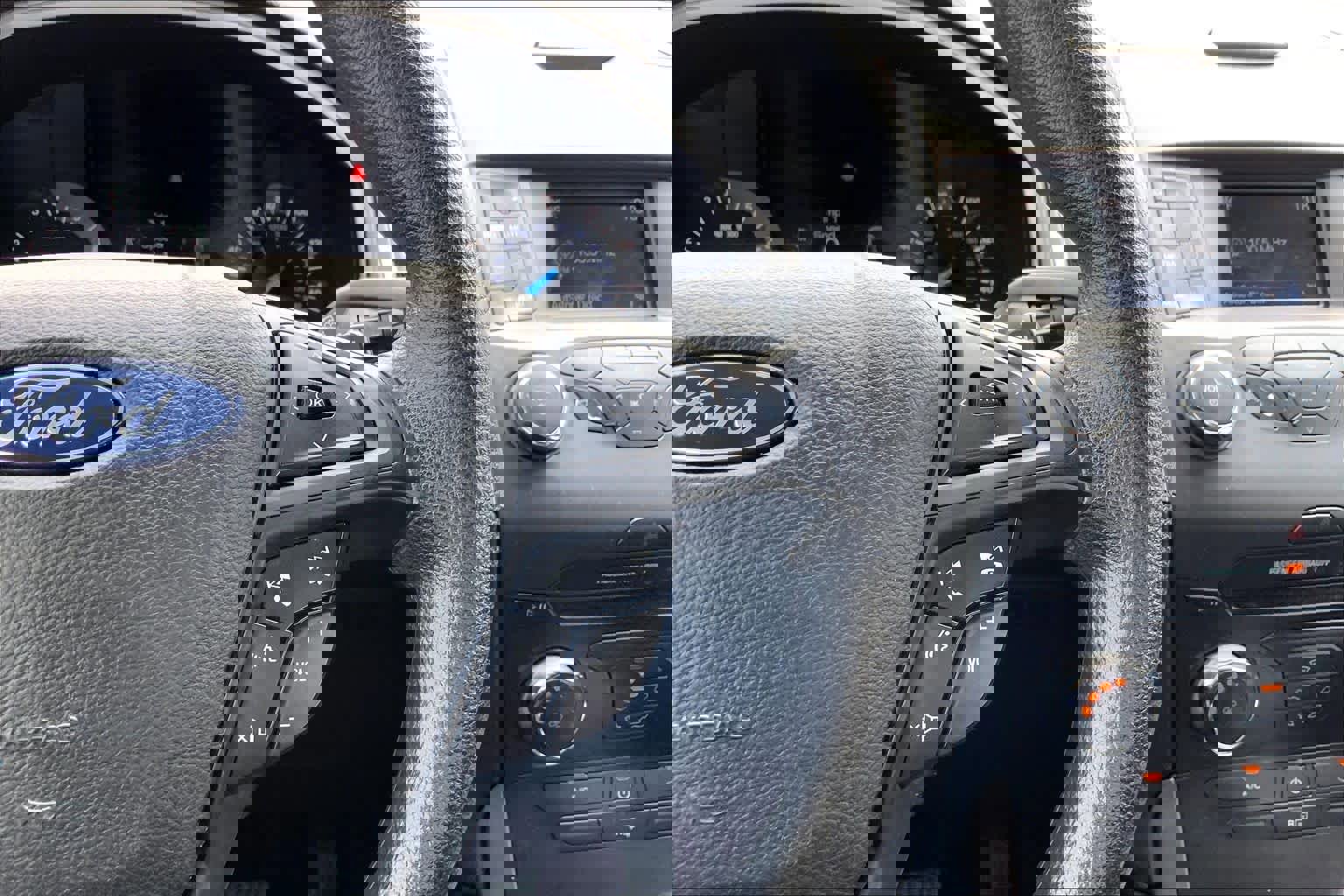 Used 2018 Ford Edge SE FWD image 24