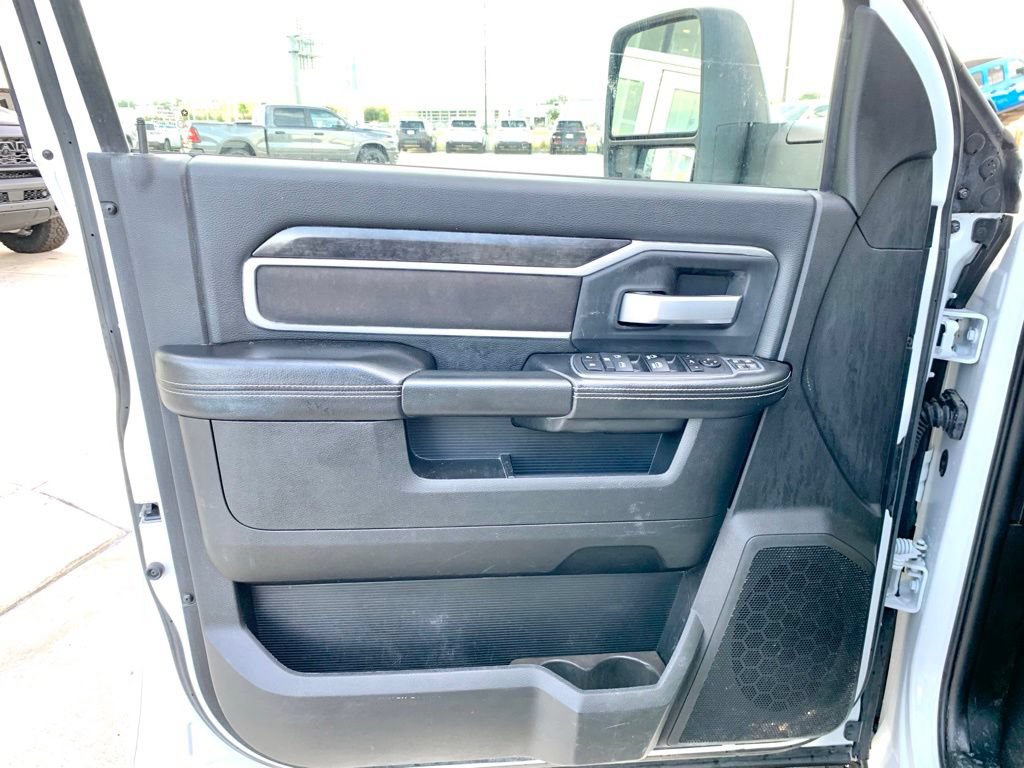 Used 2024 RAM 3500 Big Horn AWD/4WD image 14