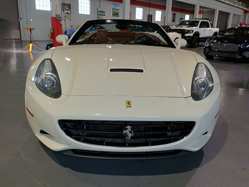 Used 2011 Ferrari California RWD image 9
