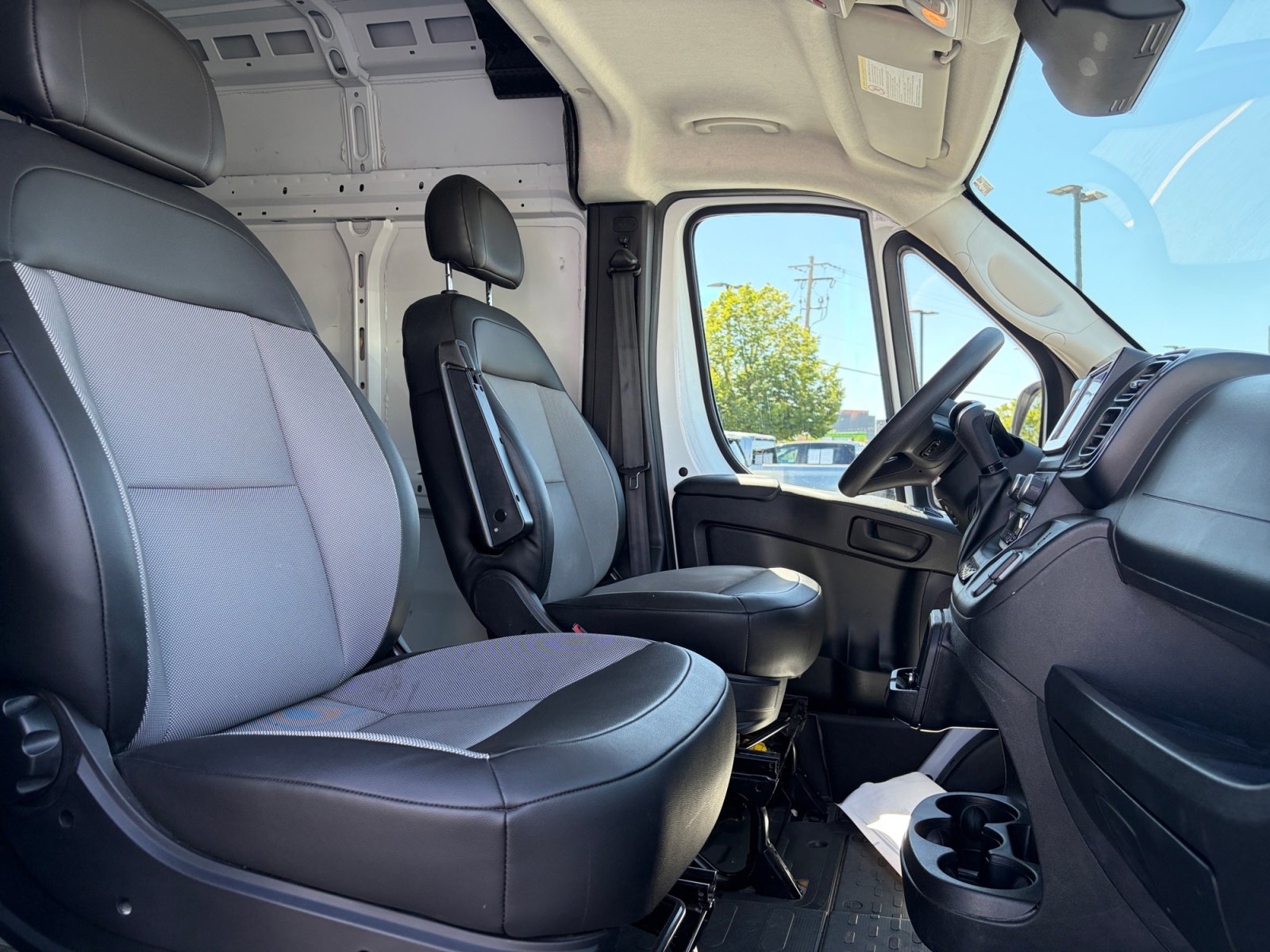 Used 2024 RAM ProMaster 2500 w/ Convenience Group FWD image 25