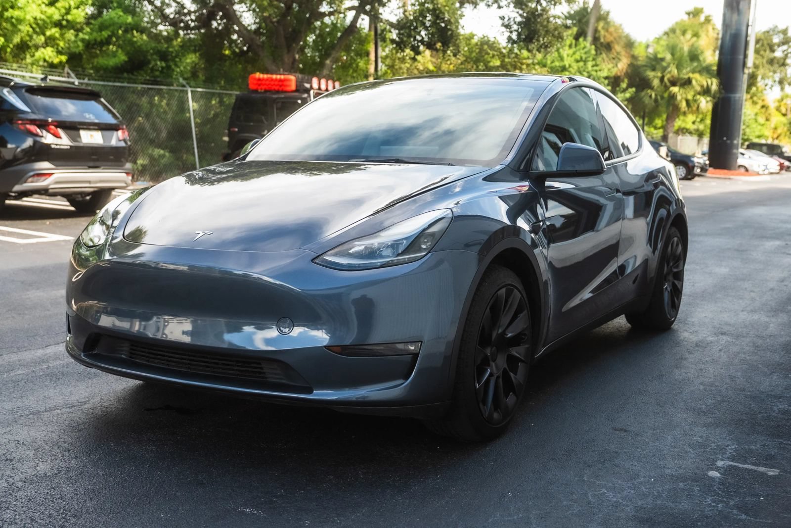 Used 2023 Tesla Model Y AWD image 1