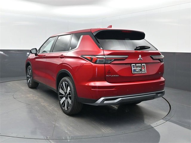 New 2025 Mitsubishi Outlander SE image 3