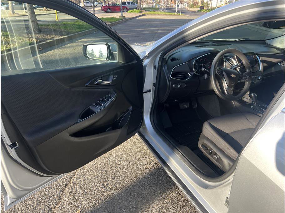 Used 2019 Chevrolet Malibu LT image 11