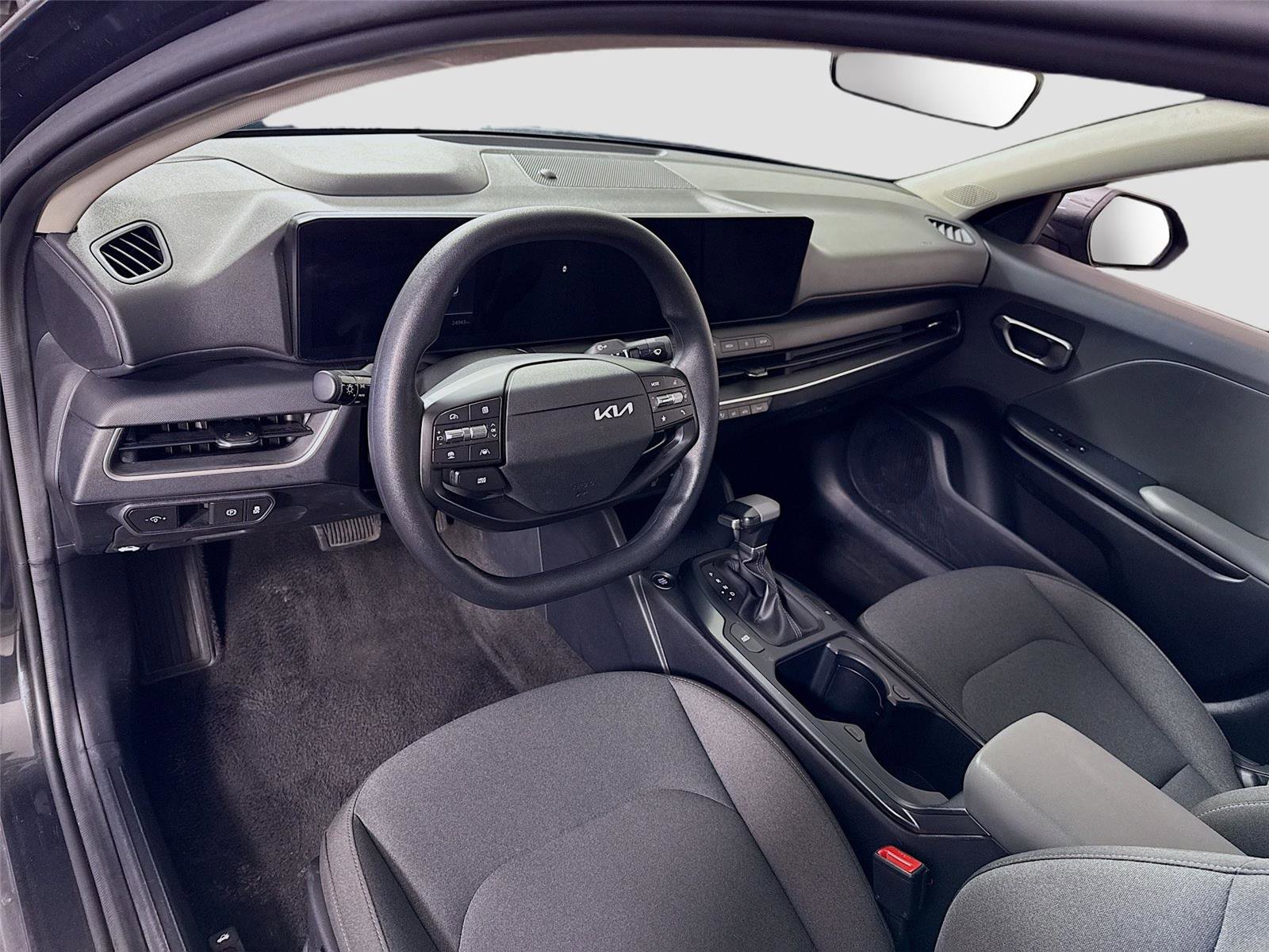 Used 2025 Kia K4 FWD image 3