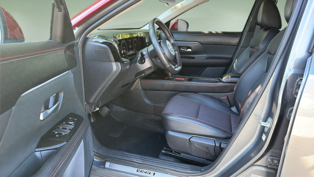 Used 2025 Nissan Kicks SR w/ Illumination Package FWD image 12