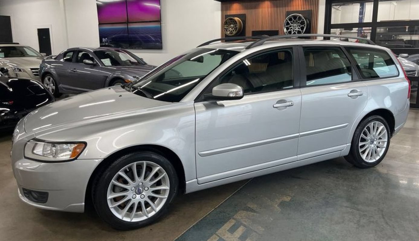 Used 2011 Volvo V50 T5 w/ Preferred Pkg
