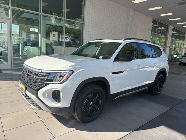 New 2024 Volkswagen Atlas Peak Edition SE
