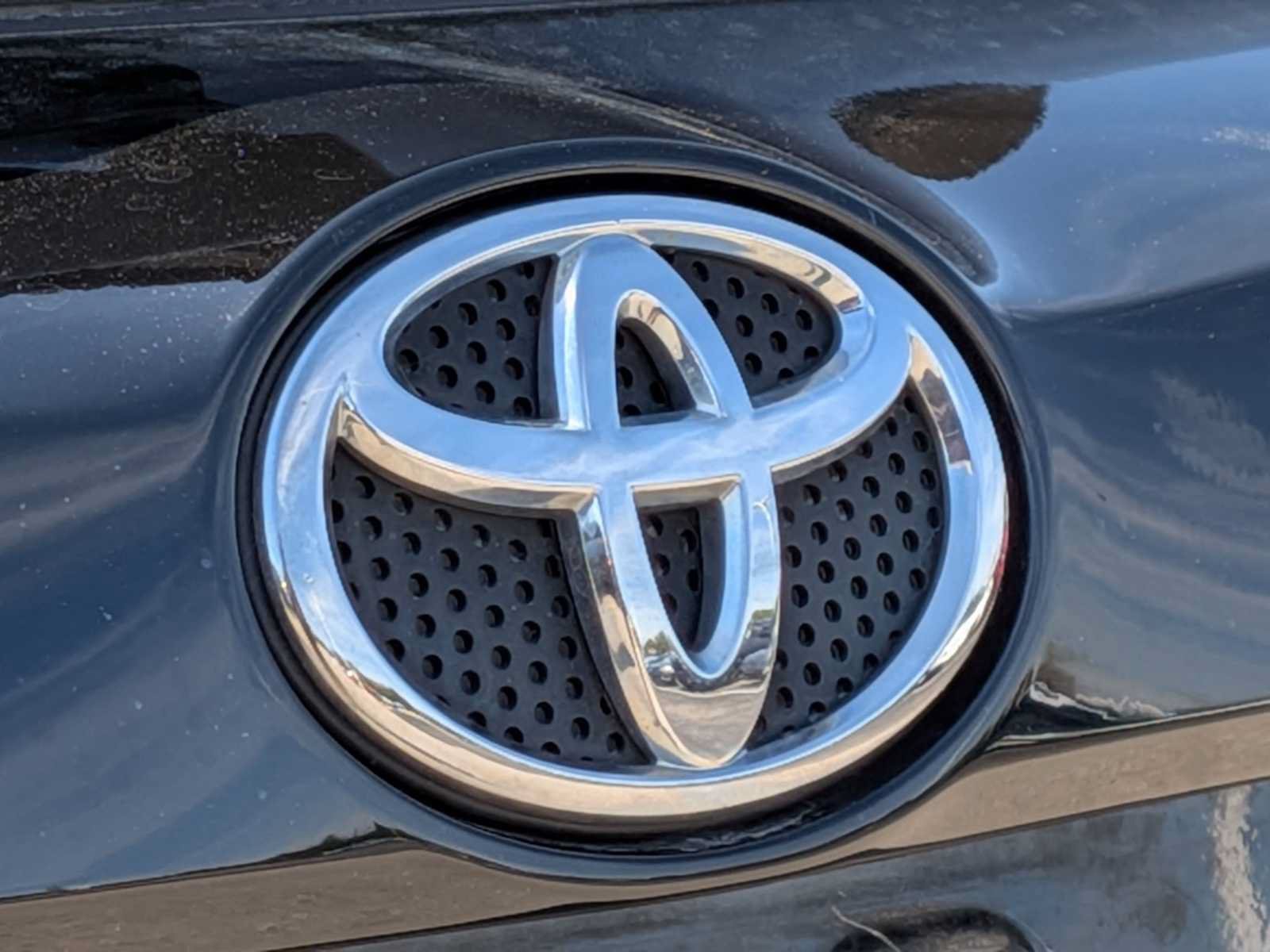 Used 2016 Toyota RAV4 XLE AWD/4WD image 11