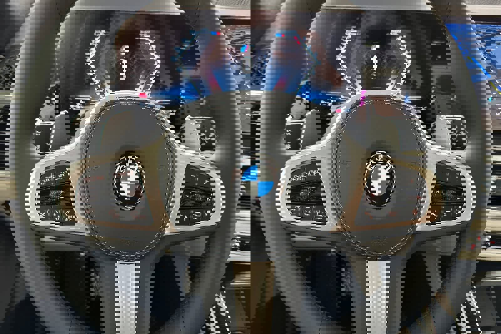 Used 2026 BMW X7 xDrive40i w/ M Sport Package image 24