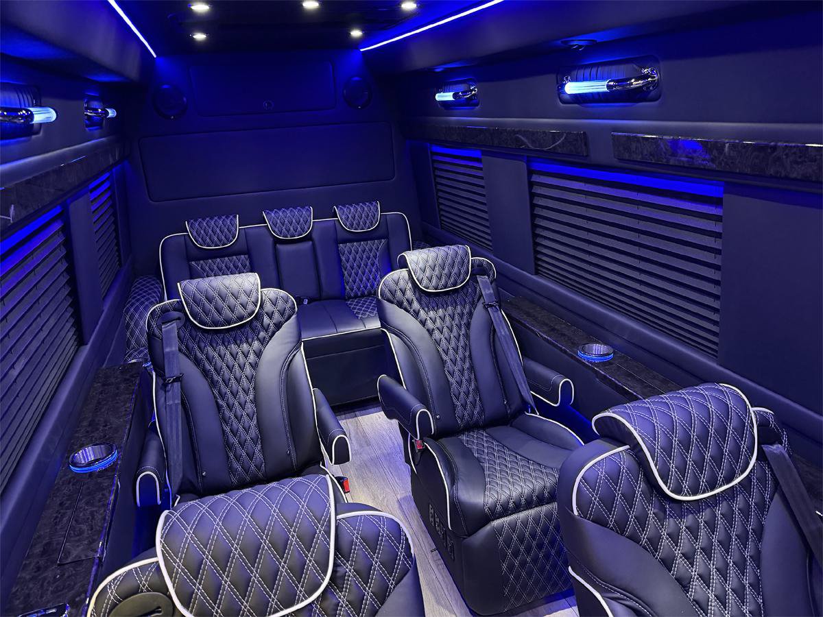 Used 2024 Mercedes-Benz Sprinter 3500 image 2