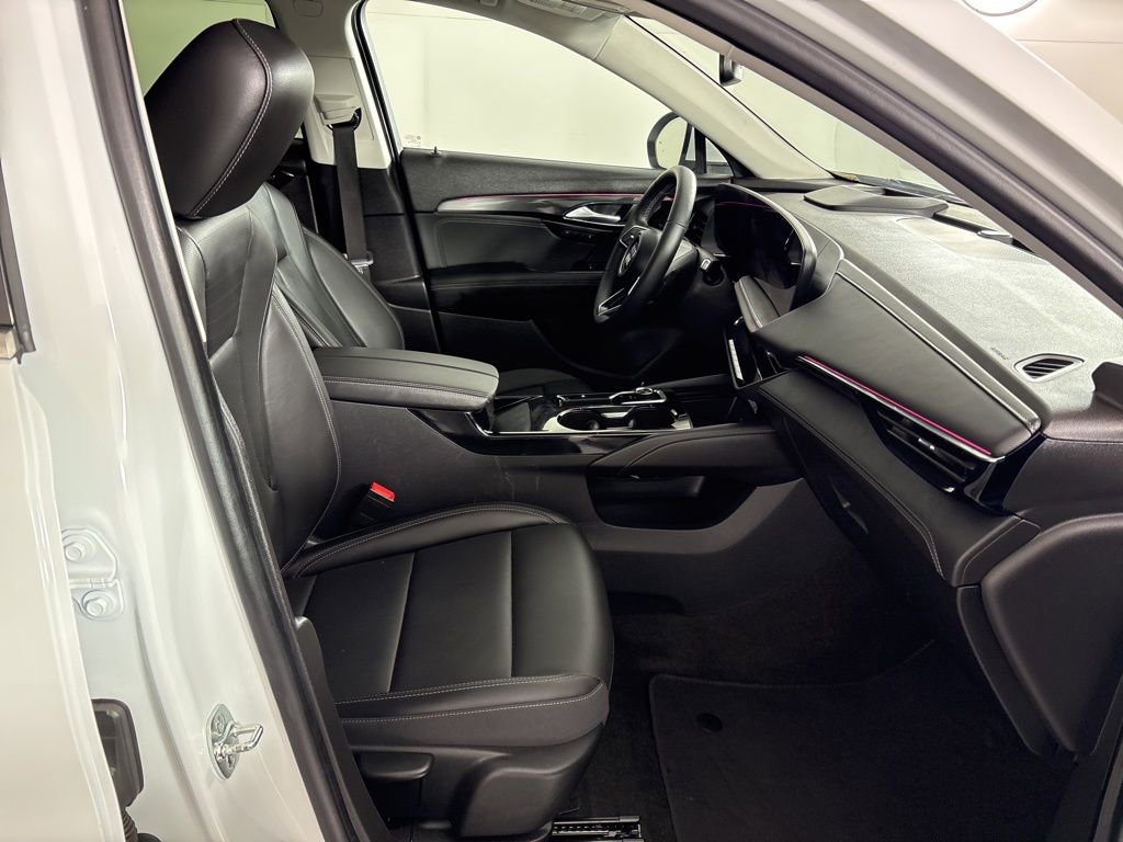 Used 2025 Buick Envision Preferred image 46