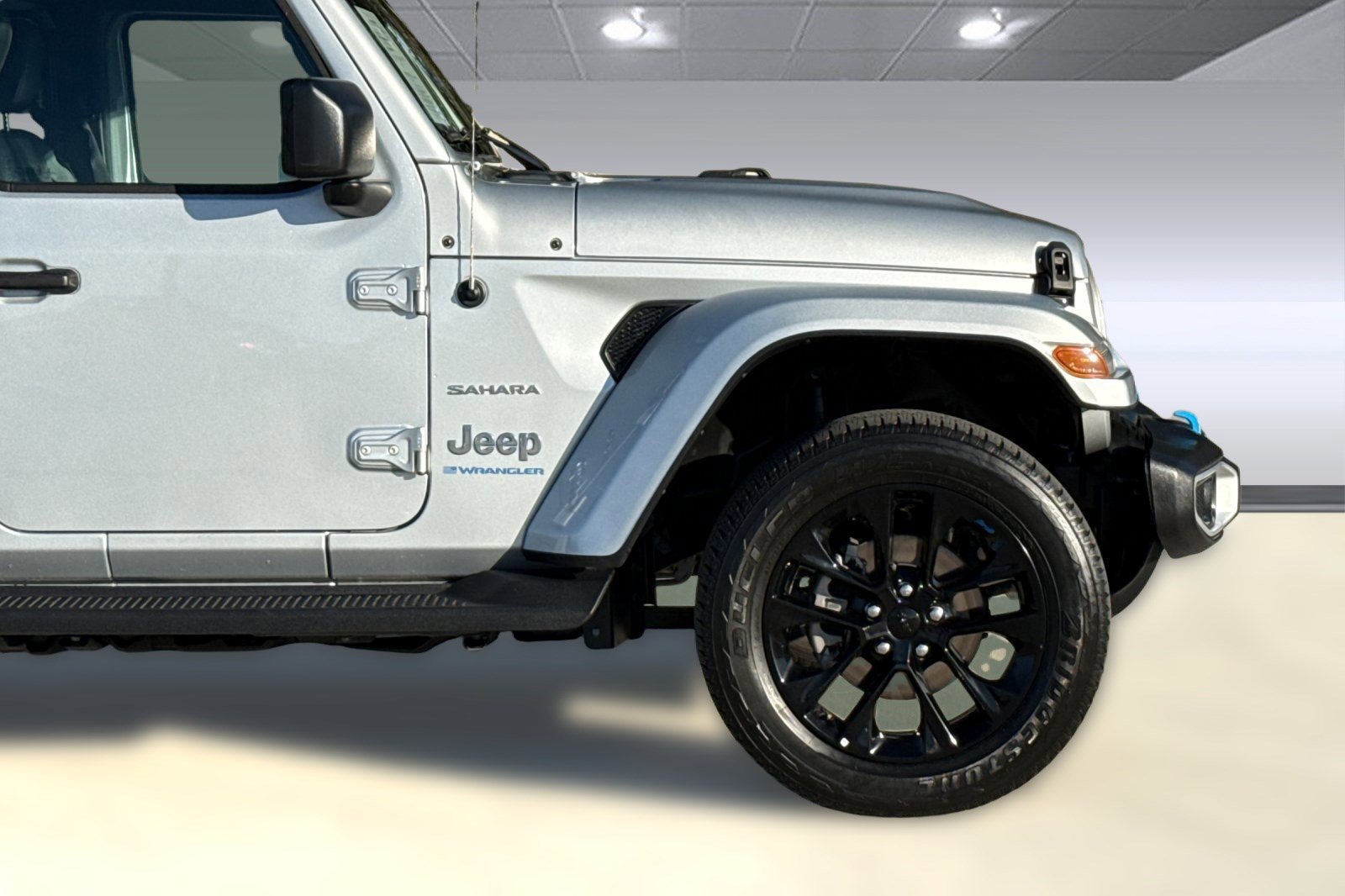 Used 2023 Jeep Wrangler Sahara image 35