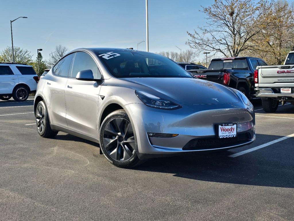 Used 2025 Tesla Model Y Long Range AWD/4WD image 2