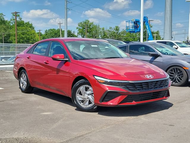 Certified 2025 Hyundai Elantra SE FWD image 31