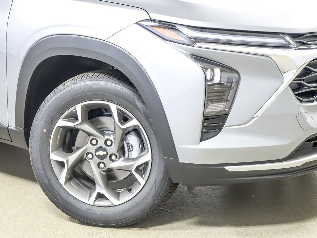 New 2026 Chevrolet Trax LT w/ Driver Confidence Package FWD image 4