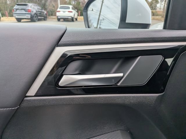 New 2026 Mitsubishi Outlander SE image 12