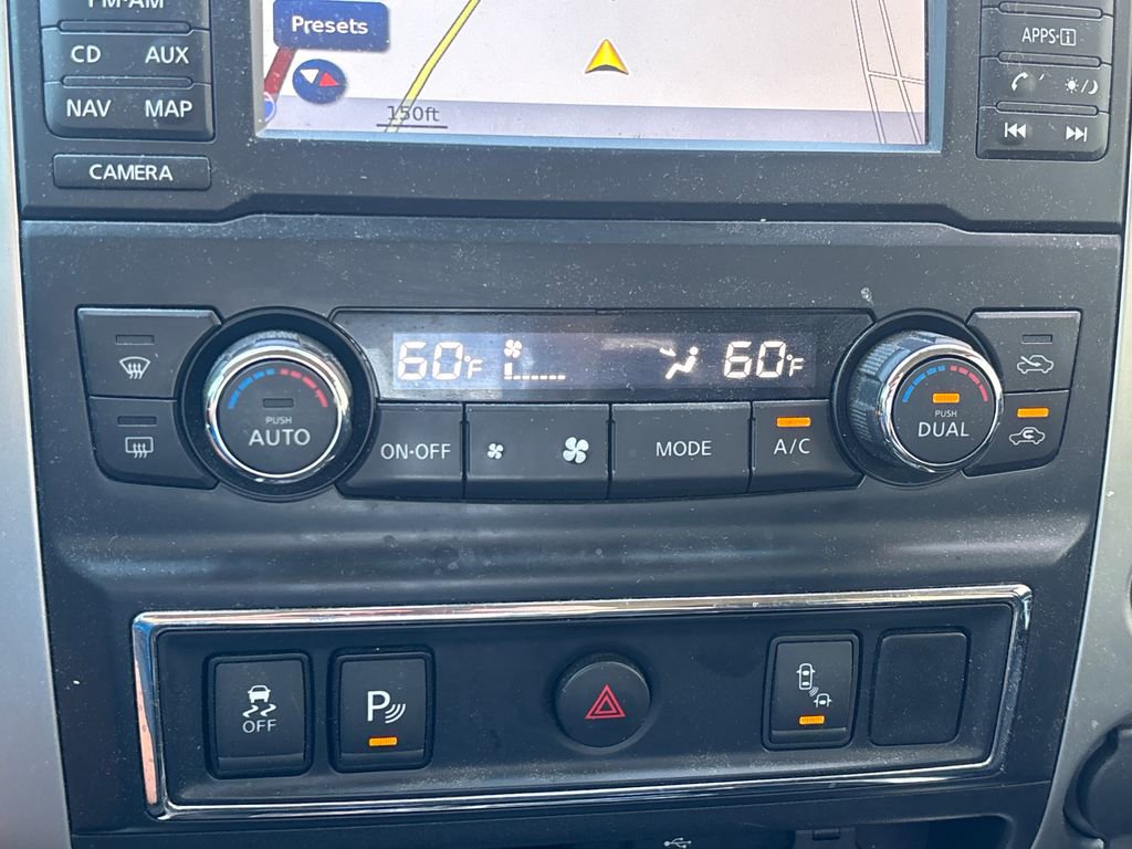 Used 2018 Nissan Titan SV w/ SV Convenience Package RWD image 14