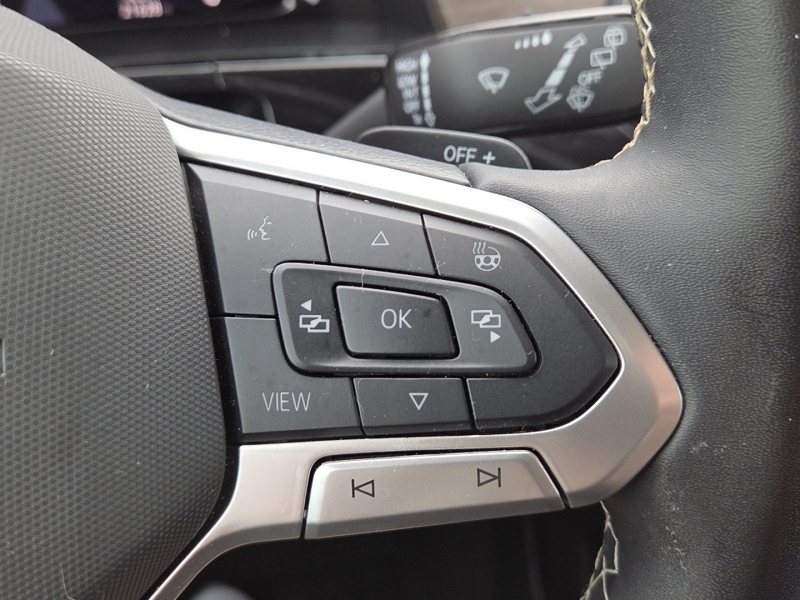 Used 2024 Volkswagen Atlas SEL AWD/4WD image 6