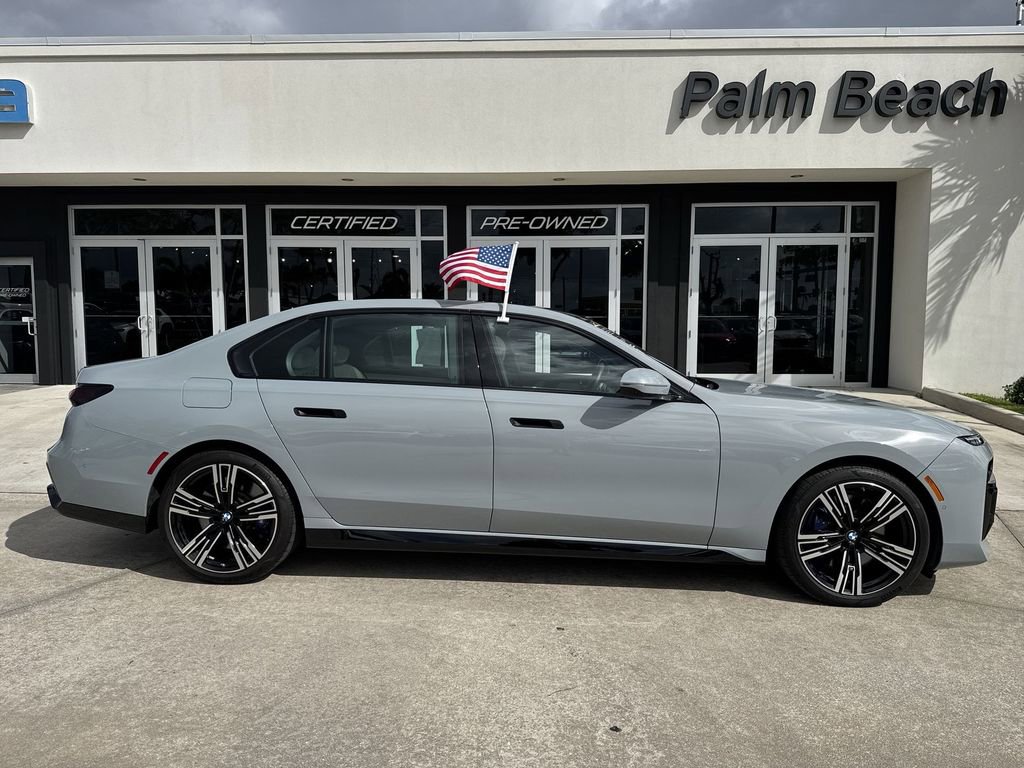 Used 2023 BMW 760i xDrive image 5