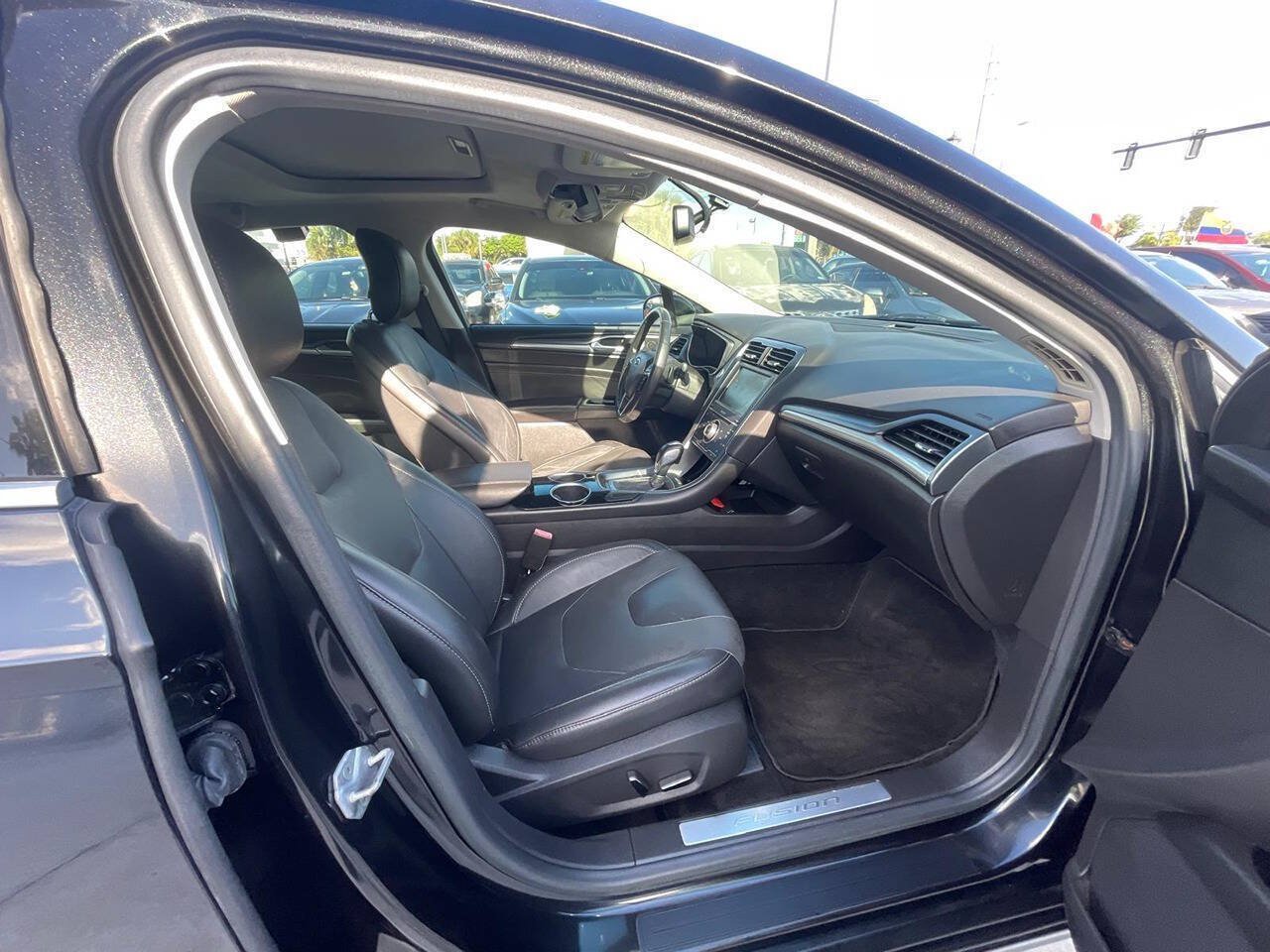 Used 2014 Ford Fusion Titanium FWD image 14