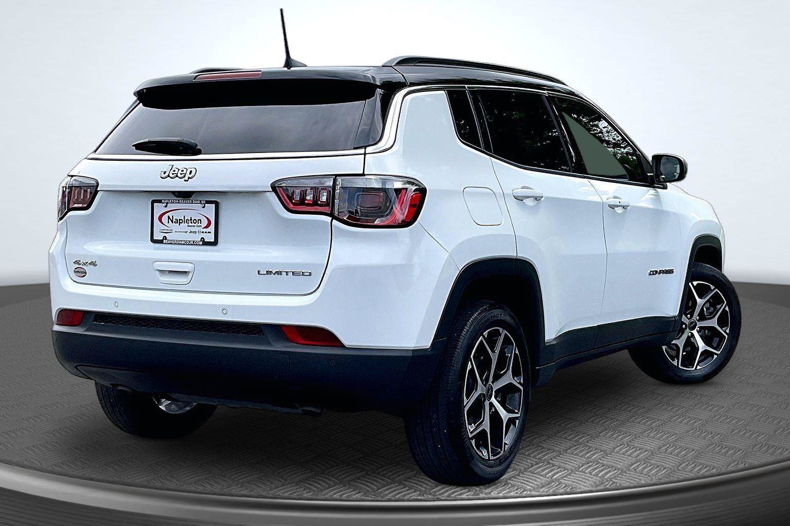 Used 2025 Jeep Compass Limited AWD/4WD image 2