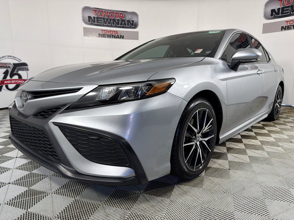 Used 2023 Toyota Camry SE image 7