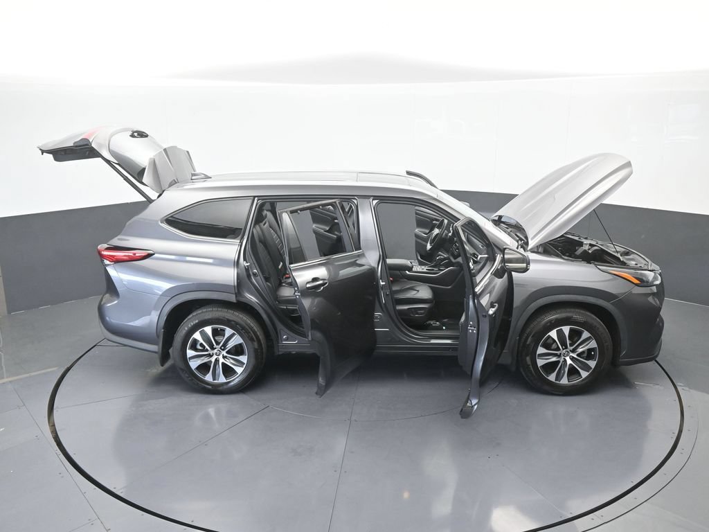 Used 2022 Toyota Highlander XLE AWD/4WD image 69