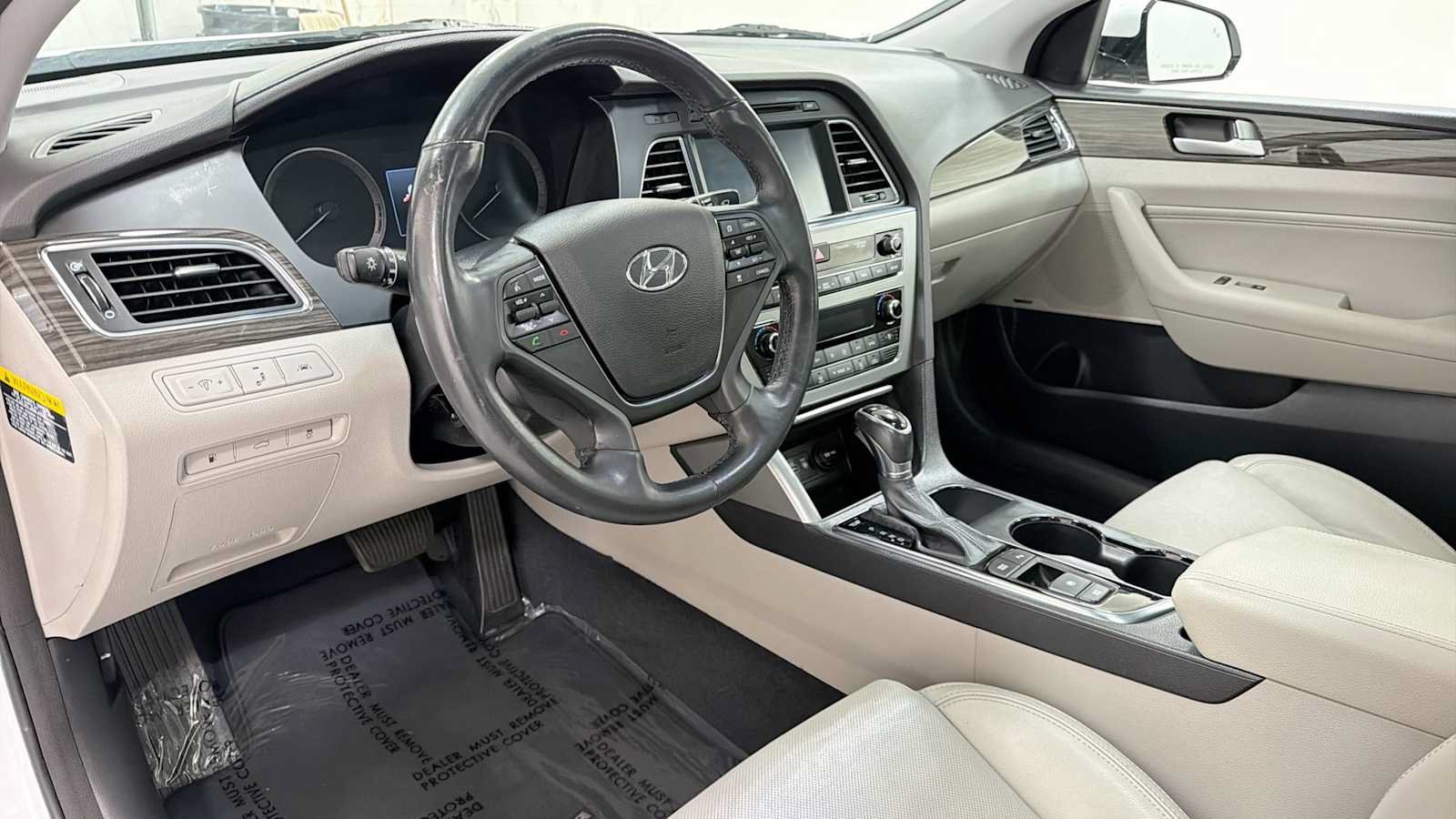 Used 2015 Hyundai Sonata Limited w/ Option Group 06 FWD image 12