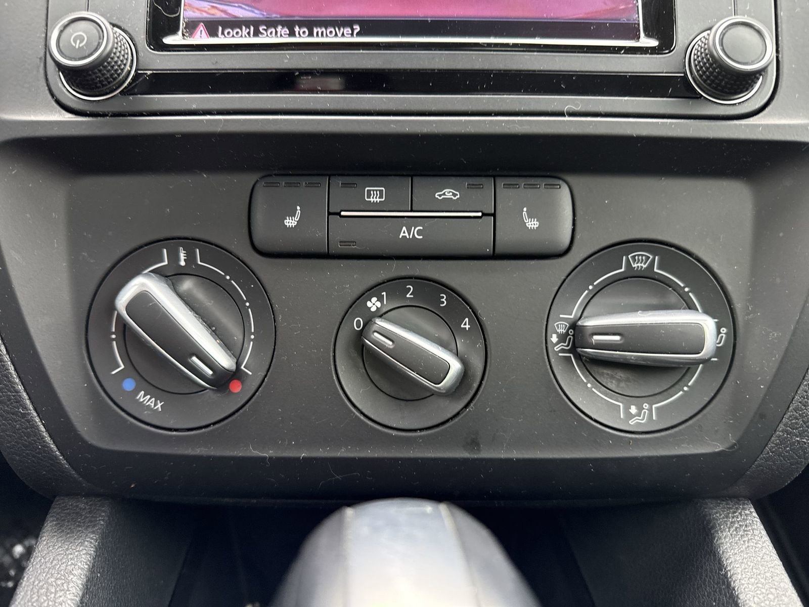 Used 2016 Volkswagen Jetta SE image 18