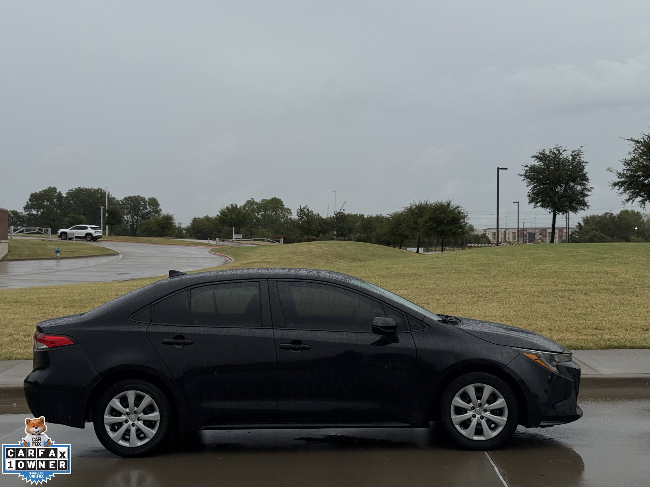 Used 2020 Toyota Corolla LE FWD image 3