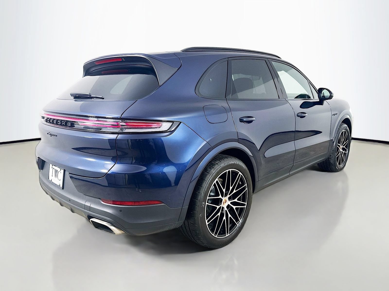 Used 2025 Porsche Cayenne E-Hybrid AWD/4WD image 5