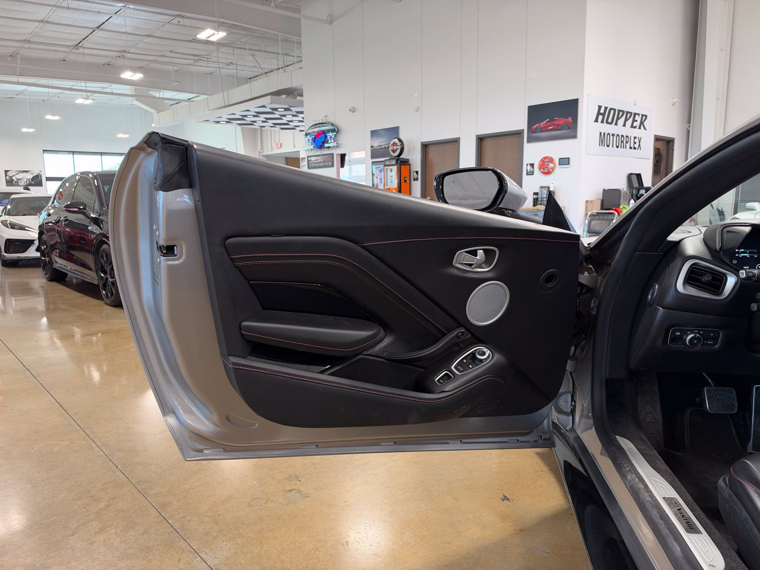 Used 2021 Aston Martin V8 Vantage Roadster RWD image 20