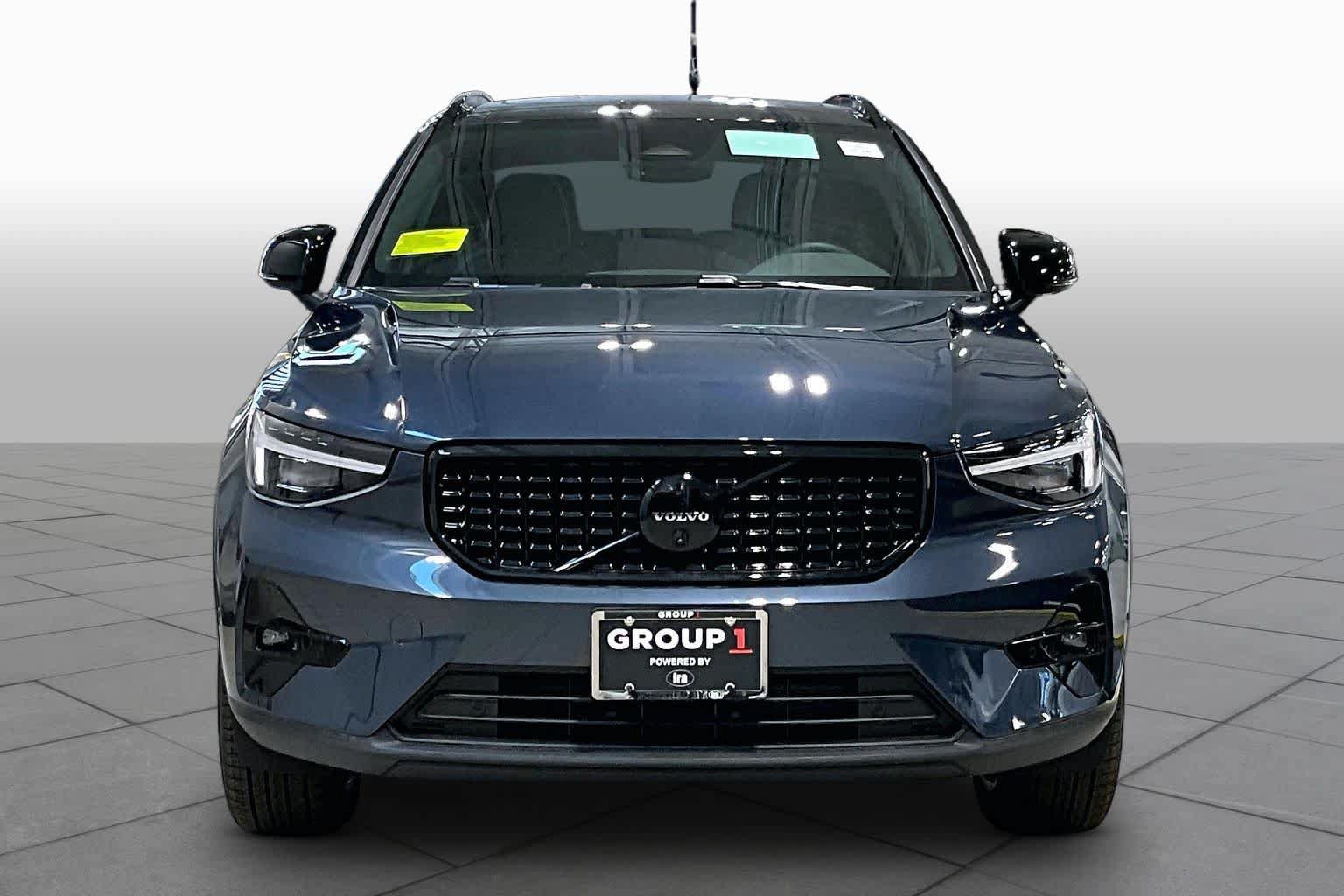New 2026 Volvo XC40 B5 Ultra w/ Protection Package Premier AWD/4WD video 2
