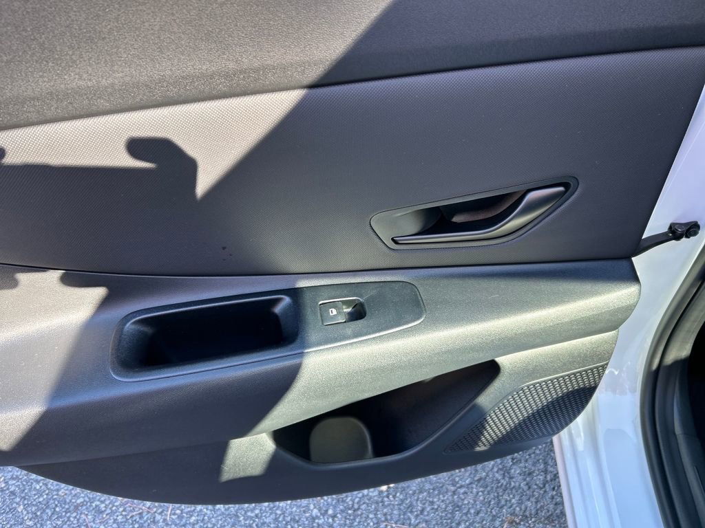 Certified 2025 Hyundai Elantra Sport image 22