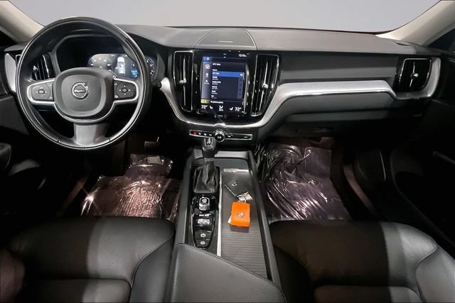 Certified 2021 Volvo XC60 T5 Momentum w/ Advanced Package AWD/4WD image 19